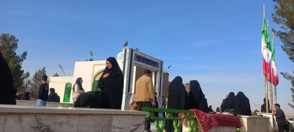 دومین شب چراغ برات در امامزاده و گلزار شهدای روستای مهدی آباد خلیل آباد 