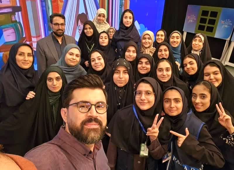 حضور دانش آموزخبرنگاران دختر پانا در برنامه هم‌شاگردی سلام