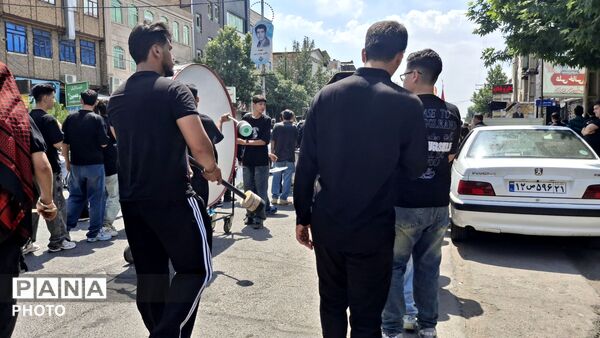 آیین عزاداری صبح تاسوعا در هیئت علی‌اکبر با حضور دانش‌آموزان