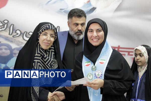 دیدار نماینده مردم ساری و میاندرود در مجلس شورای اسلامی با دانش‌آموزان مازندران