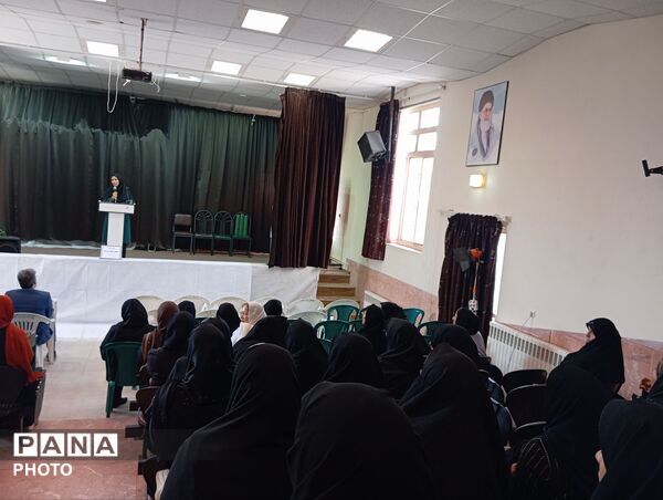  جلسه انجمن اولیا در دبیرستان نمونه اندیشه
