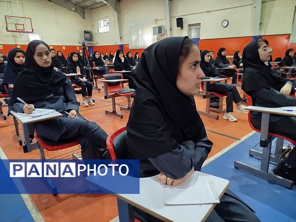 مراسم آغاز سال تحصیلی جدید ویژه دانش‌آموزان ورودی دهم در دبیرستان نمونه محبی نیشابور