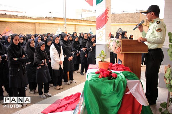 مراسم گرامیداشت هفته نیروی انتظامی در هنرستان شهید سادلجی 