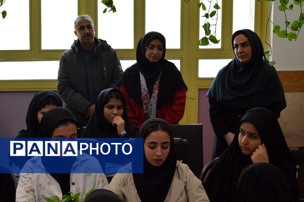 برای اولین‌بار برگزاری کافه ۵۷ در دبیرستان‌ نمونه دولتی ولایت بهارستان‌دو