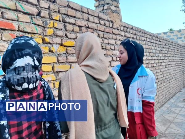 جشن غدیرخم توسط تیم‌های سحر هلال احمر در روستای زلزله‌زده محمدیه