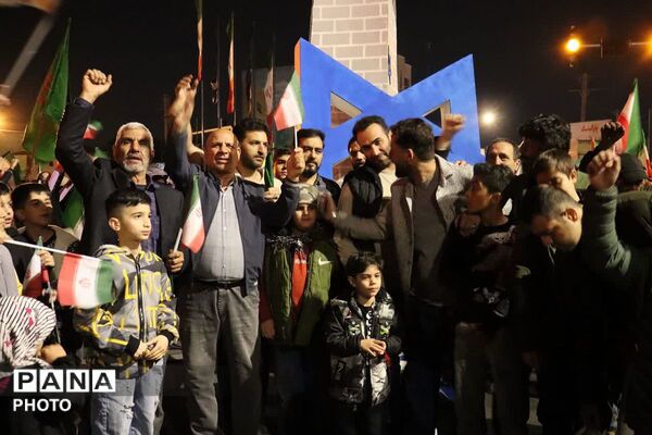 آتشِ غیرت در خاکِ قرچک؛ شعله‌هایِ رهایی، نمادهایِ اسارت را سوزاند