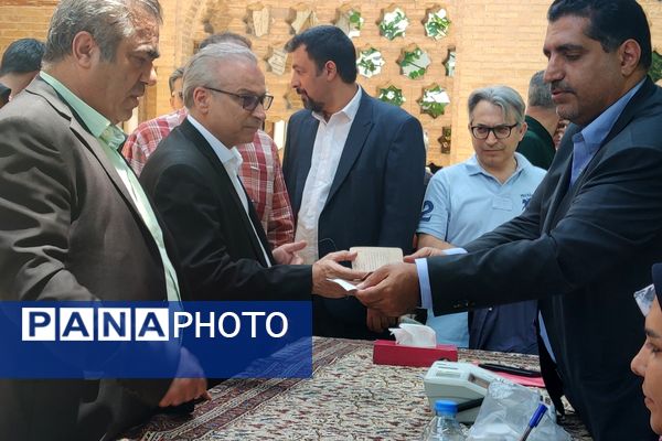 حضور پرشور مردم شیرازدرشعبه اخذ رأی حافظیه 