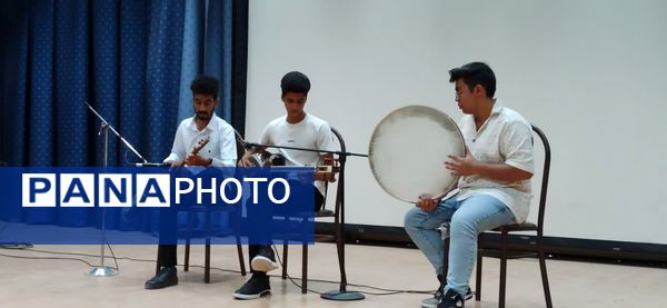 تجلیل از رتبه‌های برتر کنکور در بم