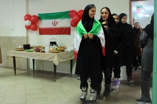  آیین افتتاح جشنواره ماها و ایران‌مون در دبیرستان خدیجه کبری پردیس 