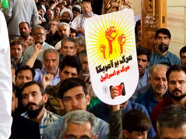 نماز جمعه ای با رنگ خون شهید در کاشمر