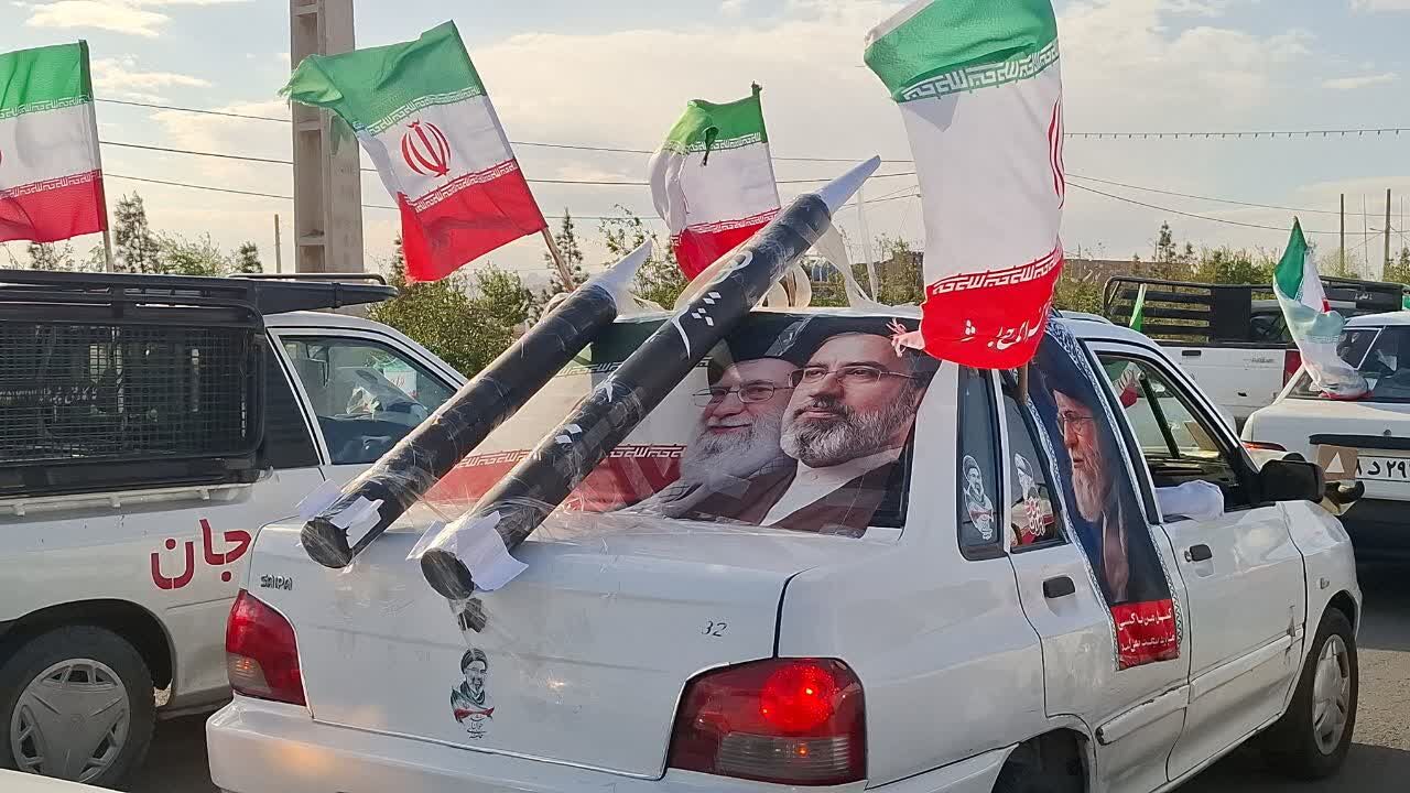 جلوه‌هایی از حرکت کاروان خودرویی بیعت با رهبر انقلاب در شهر کهک