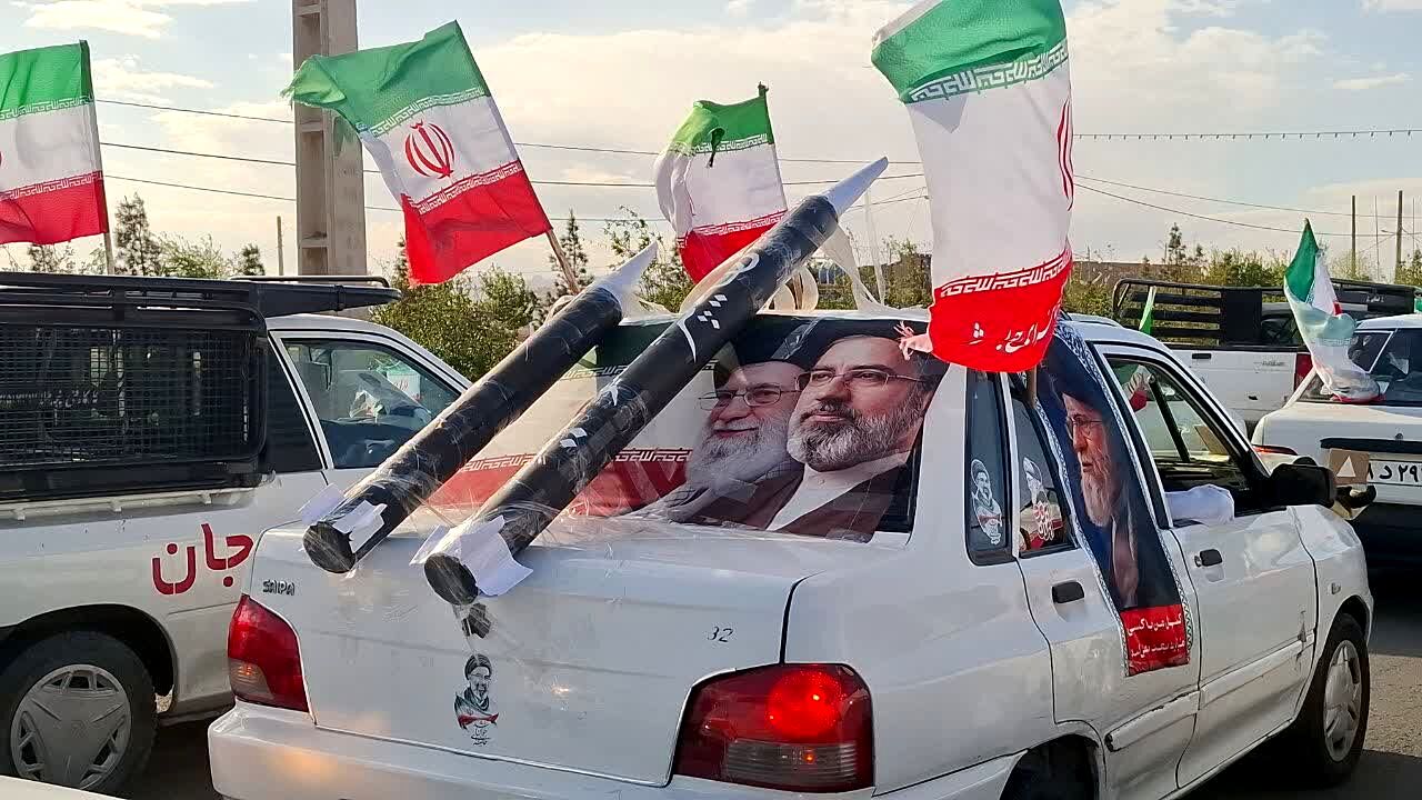 جلوه‌هایی از حرکت کاروان خودرویی بیعت با رهبر انقلاب در شهر کهک