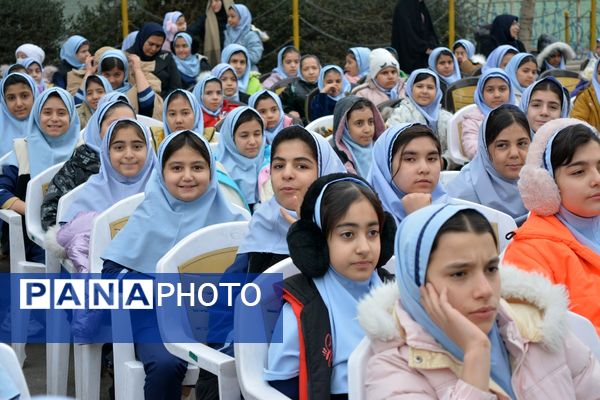 حضور خادمان رضوی در مدرسه قدر بهارستان‌دو