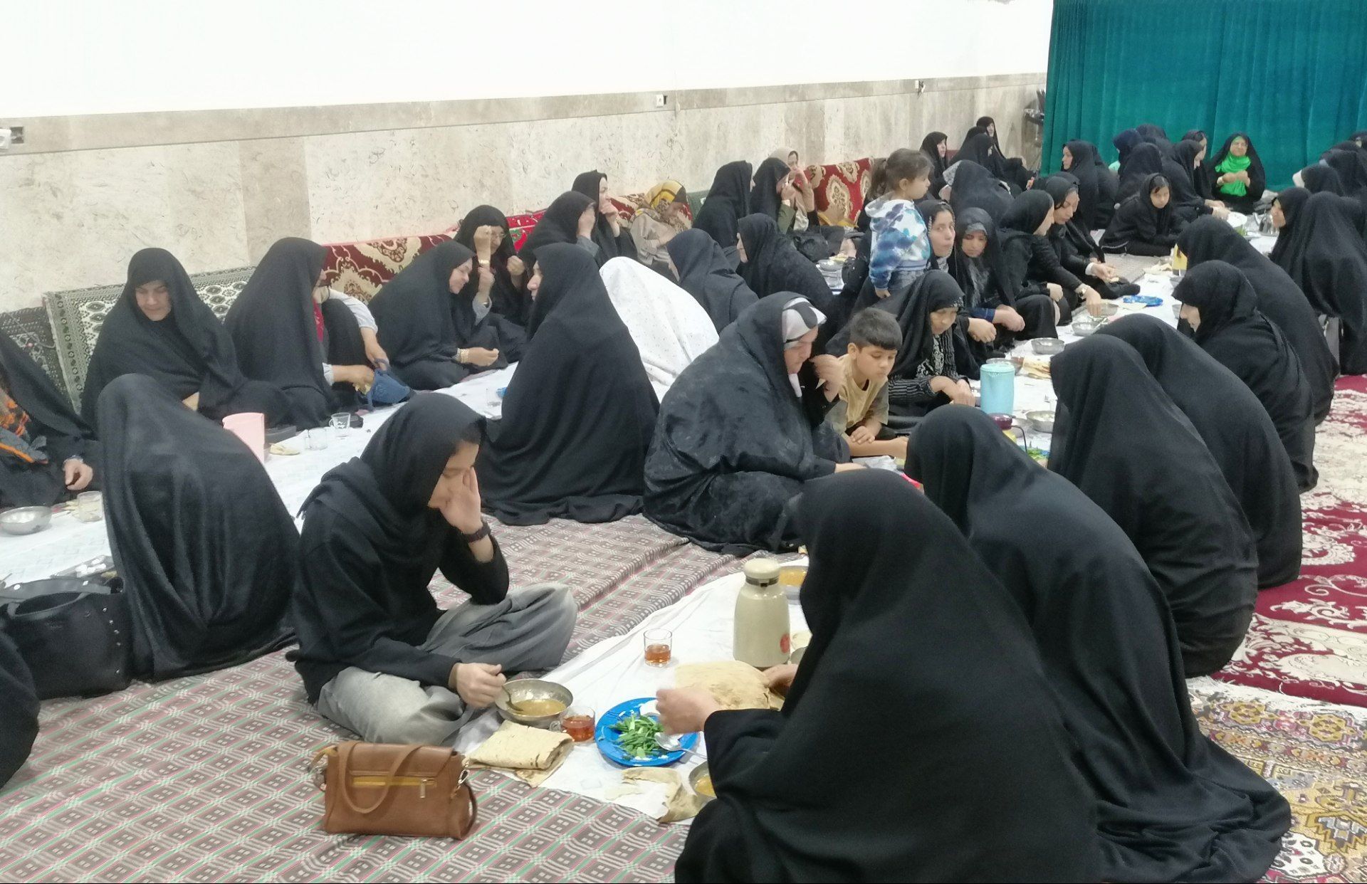ضیافت افطار در امامزاده سید قاسم روستا ارغا خلیل آباد