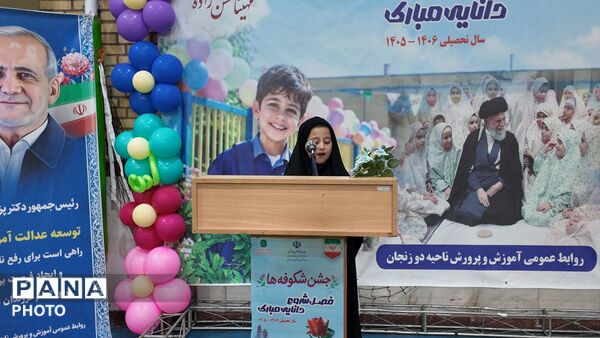 جشن شکوفه‌ها در مدرسه امیر اعلم غضنفریان