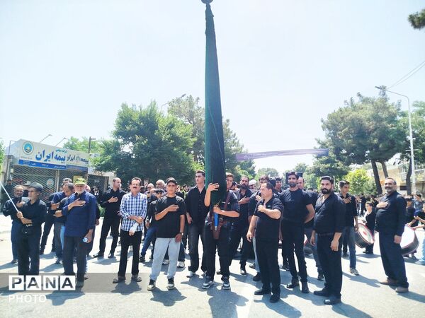 خیابان امام در روز تاسوعای حسینی حال و هوای دیگری میدهد 