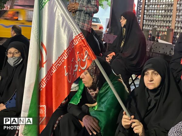 حضور باشکوه  مردم کرج در صد و هفتمین شب از تجمعات مردمی