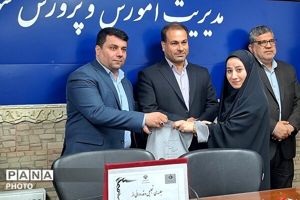 قدردانی از مربیان و مدیران منتخب طرح‌های آموزشی کودکستان‌های شهرستان قرچک
