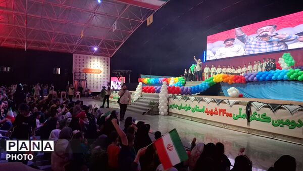 احسان و آقای مدرس در محفل یادبود ۲۴۰۰ شهید خراسان جنوبی