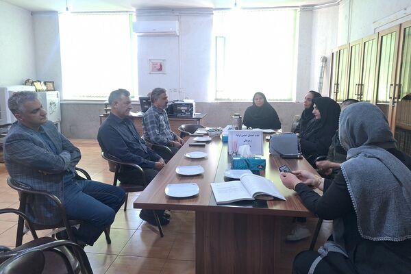 اولین جلسه هیات امنا و انجمن اولیا و مربیان دبیرستان پویش 