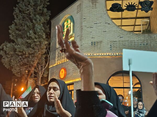 میدان در شب صد و سی میزبان دلدادگان وطن