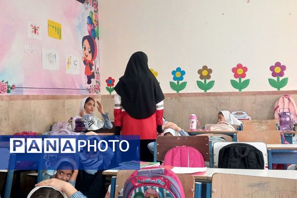 مانور تخلیه اضطراری و آمادگی برای لحظات بحرانی در مدرسه معراج بهارستان‌دو