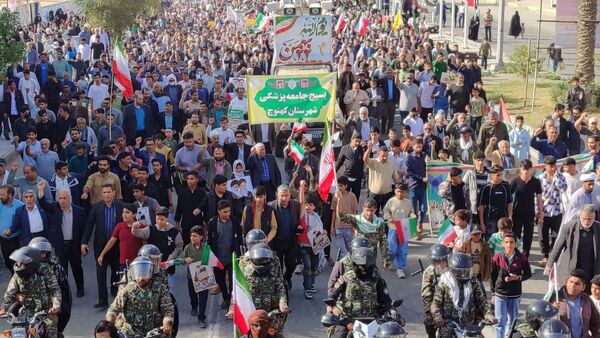 حماسه‌آفرینی فرهنگیان و دانش‌آموزان کهنوجی در جشن سالگرد انقلاب اسلامی