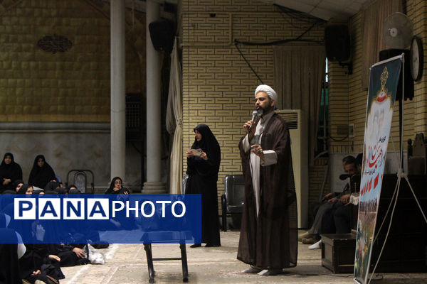 اعزام نخستین گروه از دختران دانش‌آموز ناحیه یک قم به اردوی راهیان نور