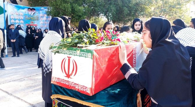 تشیع پیکر پاک شهید گمنام در دبیرستان شاهد شهر دهلران 