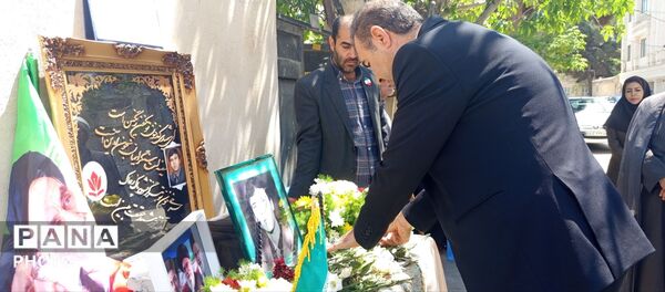 معلم شهید، آبروی محله 