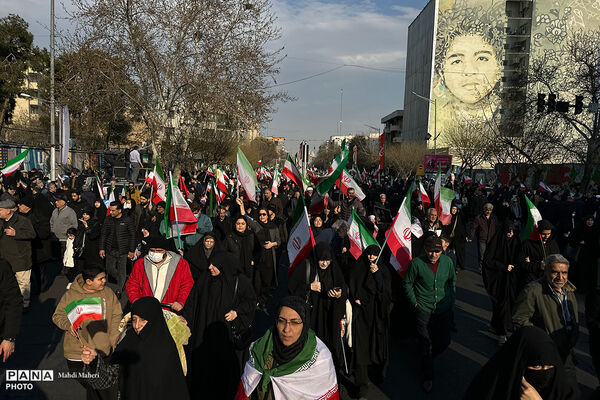 مراسم بیعت با سومین رهبر انقلاب در تهران - 1