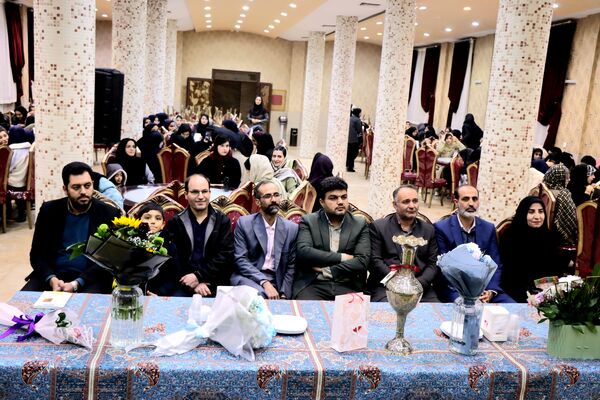 جشن فارغ‌التحصیلی دانش‌آموزان دختر بروجنی