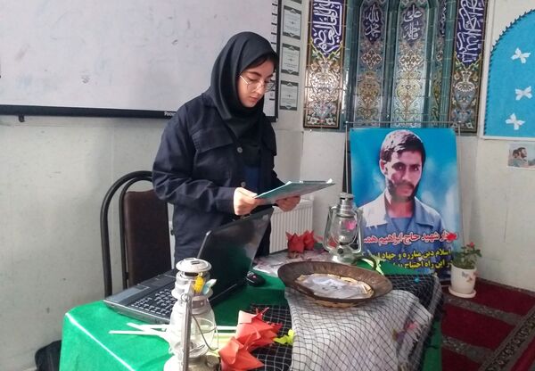 اجرای طرح لاله‌های روشن در دبیرستان شهید همت شهرستان ملارد 