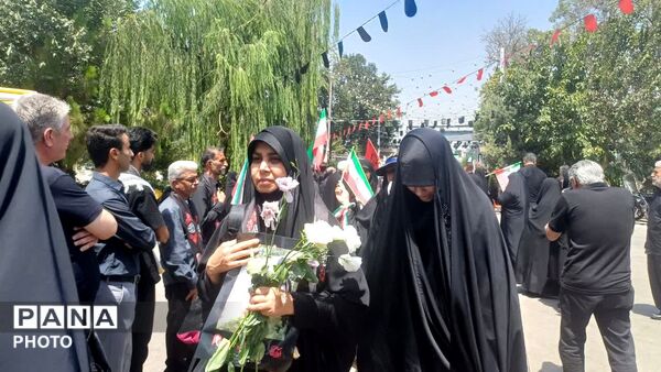 روایتی از مهر و ایثار با استقبال از خانواده شهدای میناب