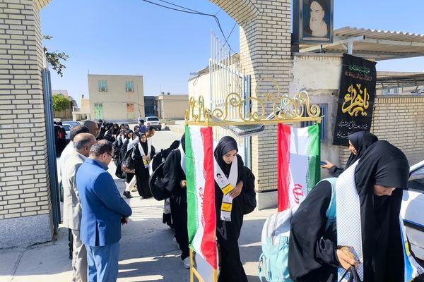 اعزام دانش‌آموزان دختر مدارس سندرک به مناطق عملیاتی جنوب کشور