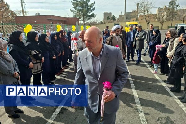 مدرسه خیری حسینی‌راد با چمن مصنوعی و پنل خورشیدی گشایش یافت