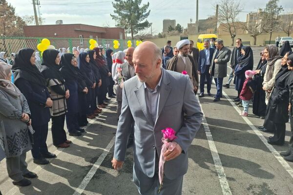 مدرسه خیری حسینی‌راد با چمن مصنوعی و پنل خورشیدی گشایش یافت