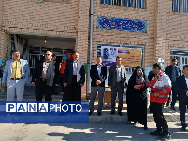 هنرستان کار و دانش رهبری میزبان مانور نمادین زلزله شد