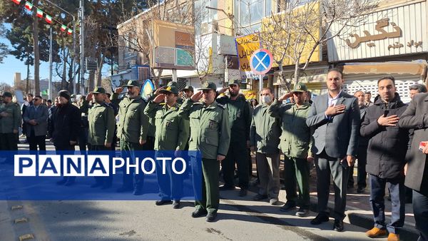 آیین گلباران تمثال امام خمینی(ره) در آغاز دهه فجر