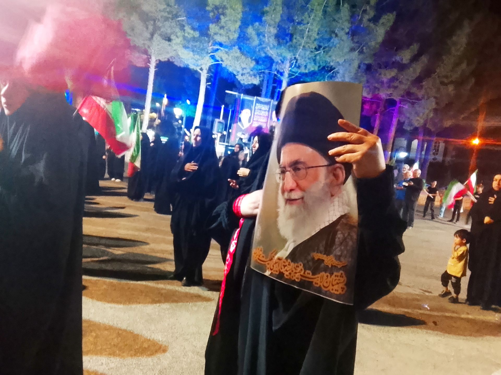 هم‌نوایی مردم رشتخوار در فراقِ رهبر شهید