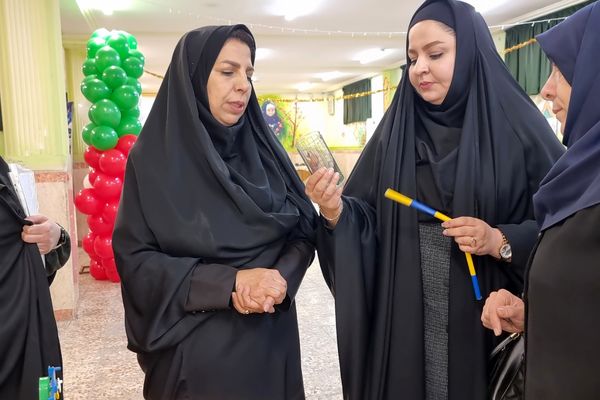 برپایی نمایشگاه صنایع آموزشی و فناوری‌های نوین در دبستان علوی 