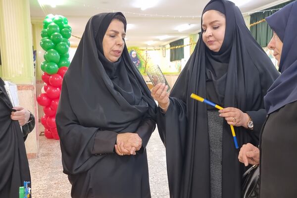 برپایی نمایشگاه صنایع آموزشی و فناوری‌های نوین در دبستان علوی 