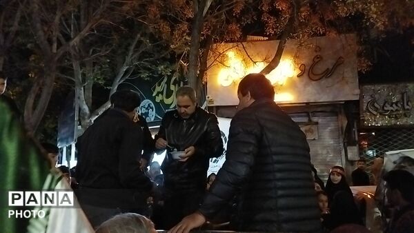 گذری بر فعالیت موکب گروه جهادی ریحانه النبی  در مراسم چهلم رهبر شهید و شهدای میناب 