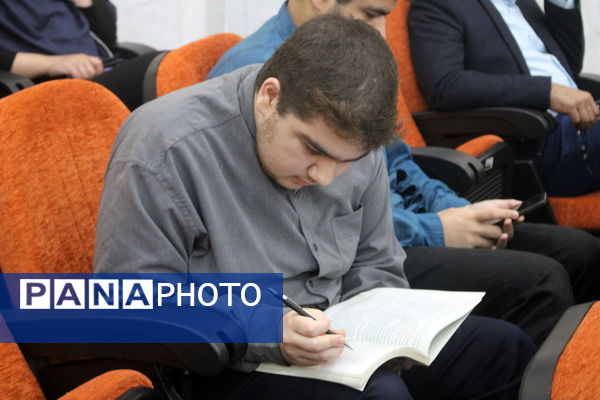 تجلیل از برگزیدگان دبیرستان شهید بهشتی شهرستان بوشهر (1)