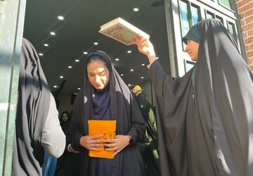 بدرقه کاروان راهیان نور دانش‌آموزان دختر زرقان