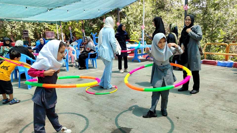 اردوی مادر دختری دانش‌آموزان ناحیه یک مشهد به‌مناسبت روز خانواده