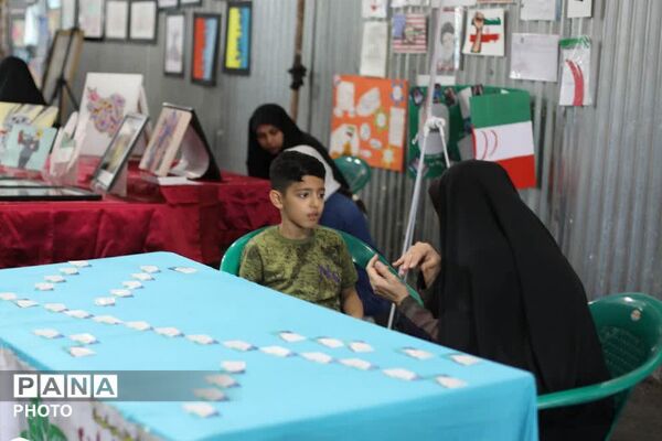 نمایشگاه فرهنگی هنری دانش‌آموزان در نماز جمعه باقرشهر و کهریزک 