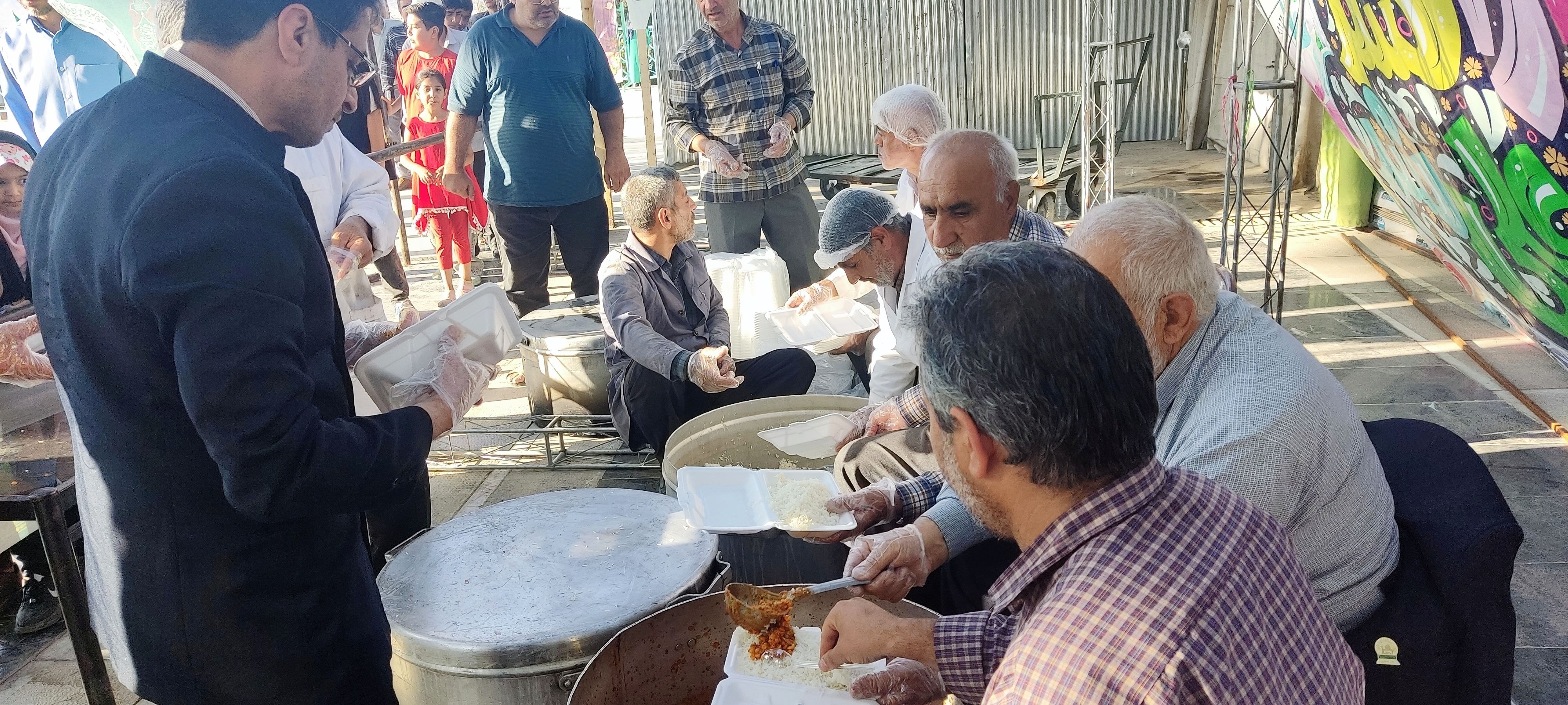 توزیع غذای گرم به‌مناسبت عید سعید غدیر خم در بجنورد