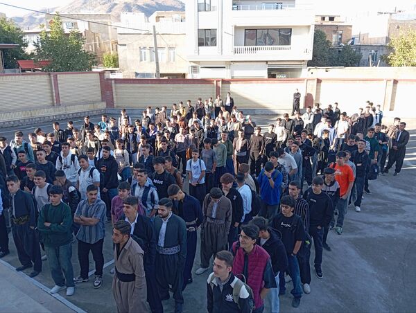 جشن پرشور آغاز سال تحصیلی در مدرسه نمونه دولتی زانست بانه