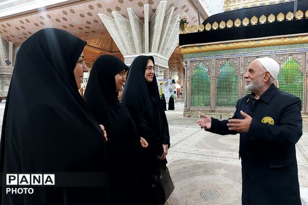 تجدید عهد با امام راحل و شهدا